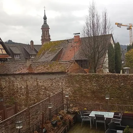 Hirsch Hotel *